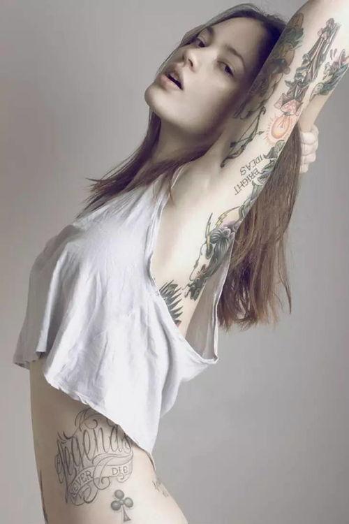 网红吃瓜纹身美女视频,揭秘纹身背后的故事与魅力