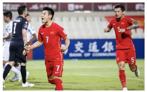 中国足球爆料新闻最新消息,转会风云再起，内幕揭秘引热议