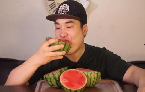 吃瓜网红小孩,揭秘吃瓜网红小孩的趣味生活